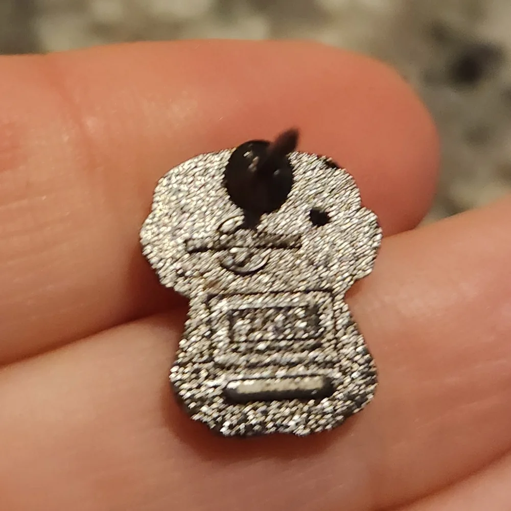 (5 For $30) Disney Pin Universal Studios Marvel Punisher Mini Pin - Picture 3 of 4